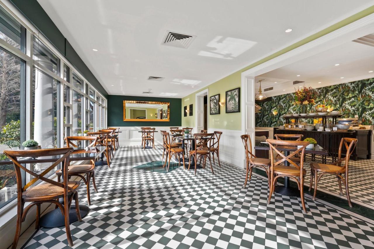 Lilianfels Blue Mountains Resort & Spa Katoomba Exterior photo The restaurant at the hotel