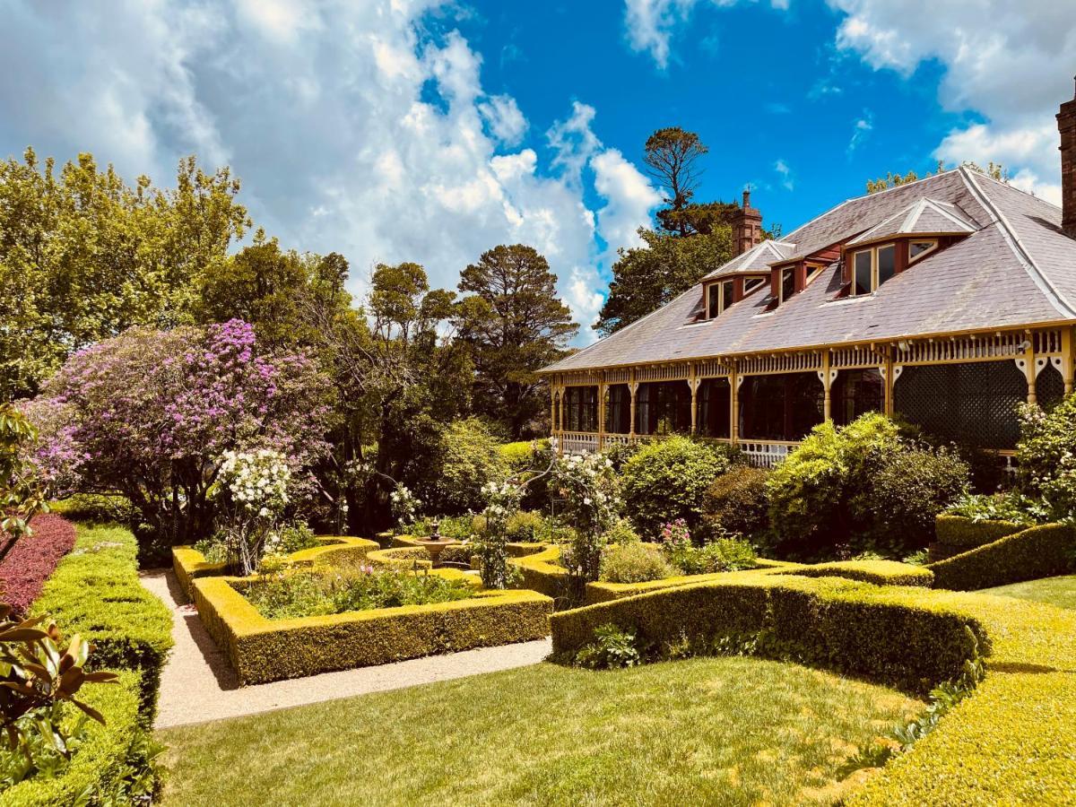 Lilianfels Blue Mountains Resort & Spa Katoomba Exterior photo The house and gardens