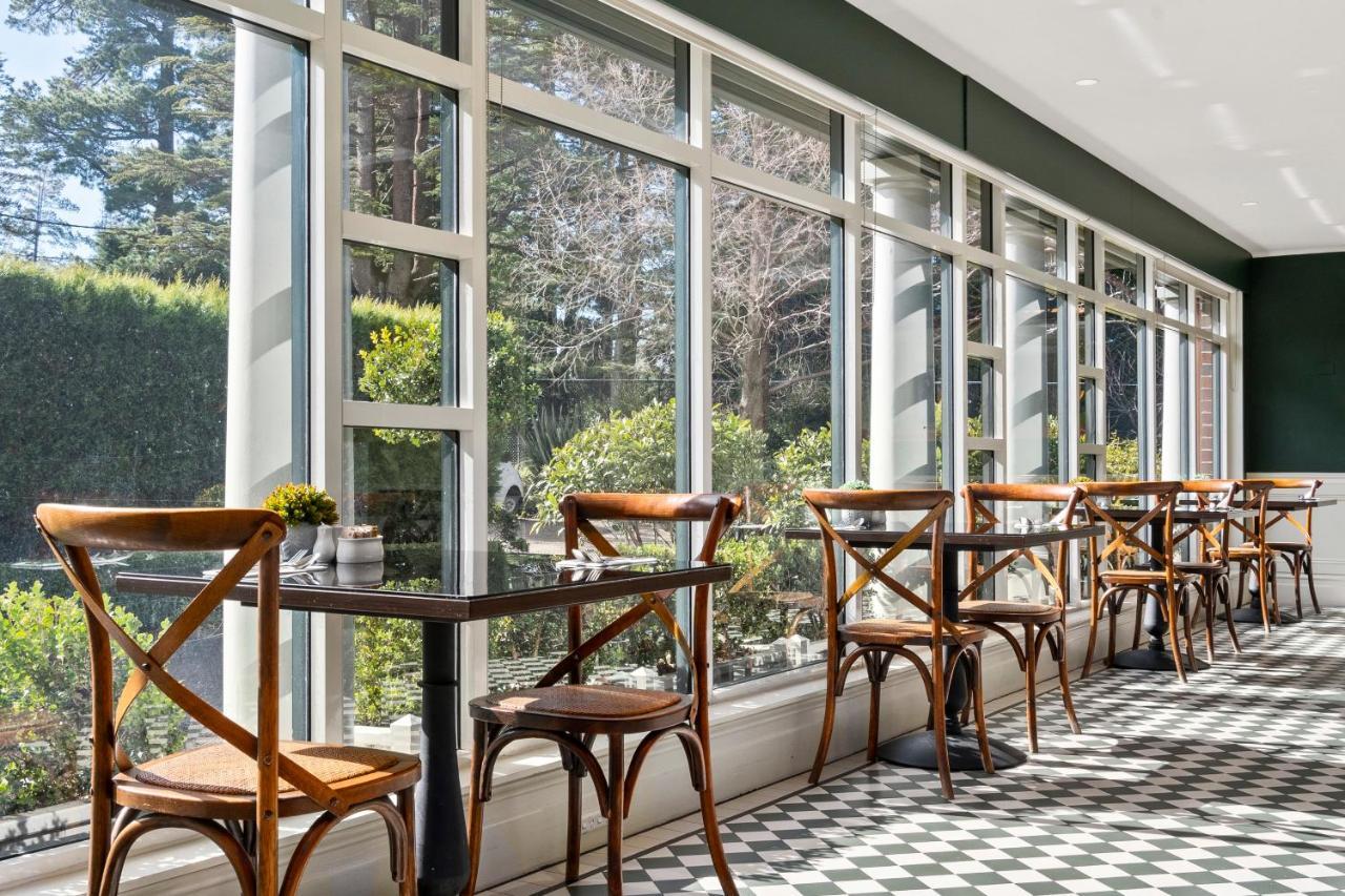 Lilianfels Blue Mountains Resort & Spa Katoomba Exterior photo The restaurant at the hotel