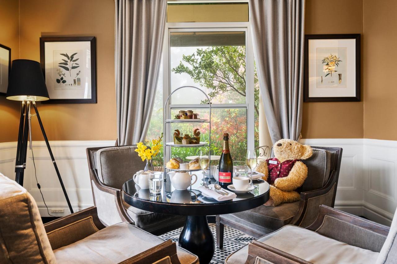 Lilianfels Blue Mountains Resort & Spa Katoomba Exterior photo Afternoon tea at The Ivy, St. John's Wood